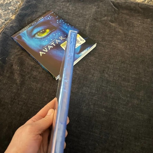 5/ $25 JAMES Cameron Avatar DVD Movie Blu Ray - Picture 2 of 3